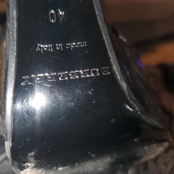 Burberry Brown Patent Leather Pleated T Strap Pumps Size 40/ 8.5 - Picture 6 of 9